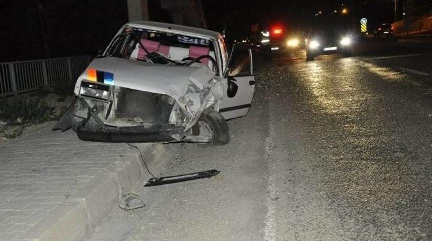 G&uuml;r&uuml;n&rsquo;de Trafik Kazası: 3 Yaralı