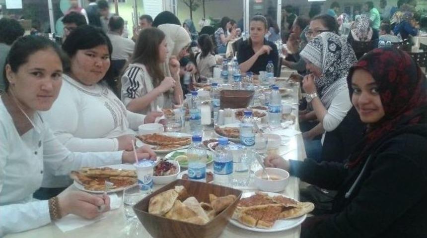 Misafir &Ouml;ğrencilere Yabancı Kalmadılar