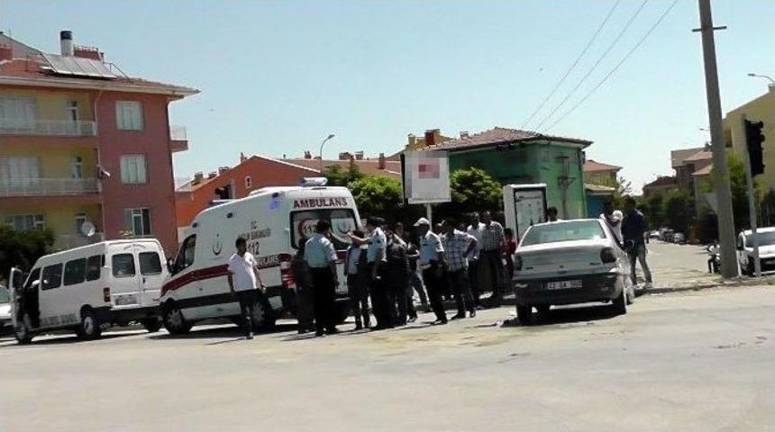 Kulu&rsquo;da Minib&uuml;s İle Otomobil &Ccedil;arpıştı: 1 Yaralı