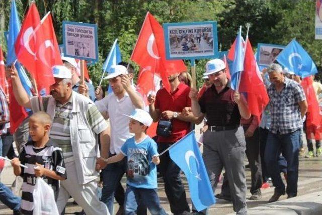 Bayburt Uygur Türkleri İçin Yürüdü