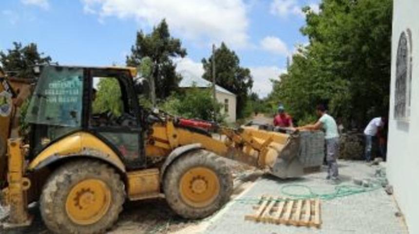 Erdemli&rsquo;de Camilerde &Ccedil;evre D&uuml;zenlemesi Yapılıyor