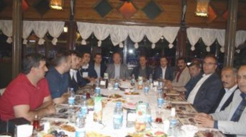 Ak Parti, Esnaf Teşkilatı İle Sahurda Bir Araya Geldi