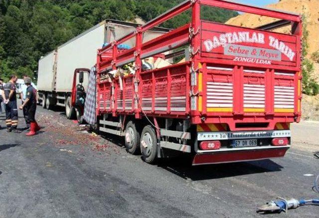 Kamyon, Yol Çalışmasında Durdurulan Tır'a Çarptı: 1 Ölü