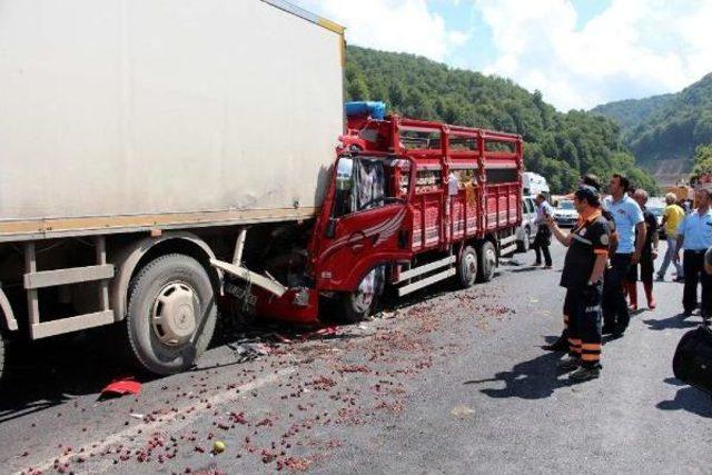 Kamyon, Yol Çalışmasında Durdurulan Tır'a Çarptı: 1 Ölü