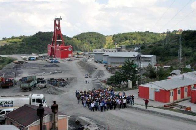 Madenci, En Az Iki Asgari Ücret Için Iş Bıraktı