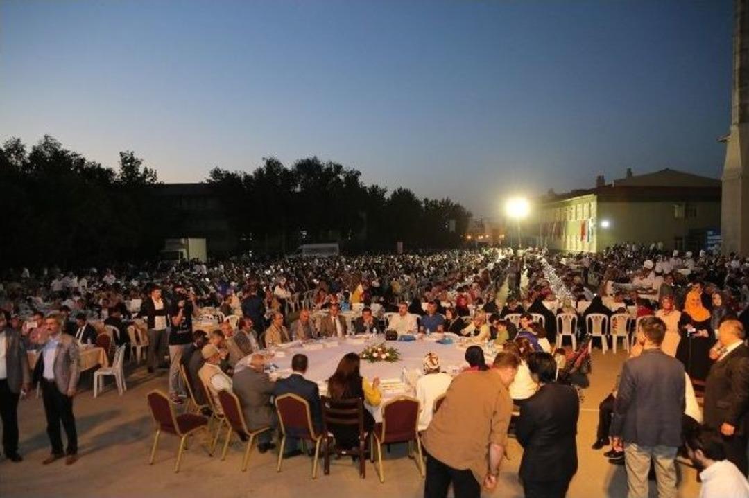 S&uuml;meyye Erdoğan: &ldquo;t&uuml;rkiye&rsquo;nin Geleceği Gen&ccedil;lerin Hayallerine Bağlı&rdquo;