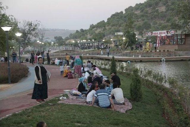 Şahinbey’in Parkları Dolup Taşıyor