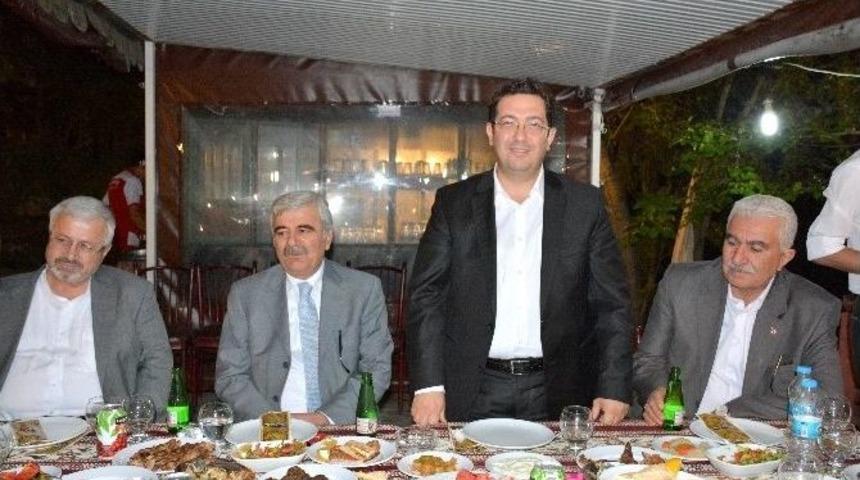 Belediye Başkanı Yazgı Ve Oda Başkanları İftarda Buluştu