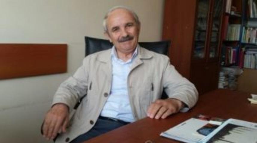 İletişimin Şenkaya Hocası &Ouml;ğrencilerine Şiirle Veda Etti