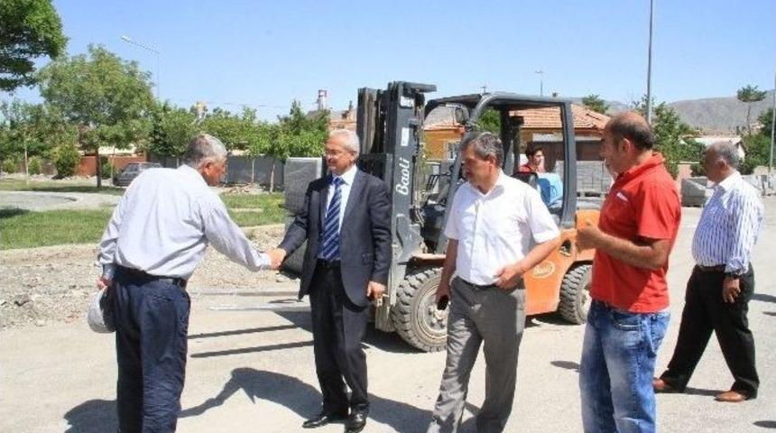 Asfalt Ve Kaldırım &Ccedil;alışmaları Devam Ediyor