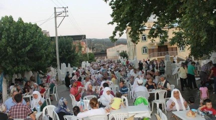 Kara&ccedil;akal Y&ouml;r&uuml;klerinin İftarı Binlerce Kişiyi Buluşturdu