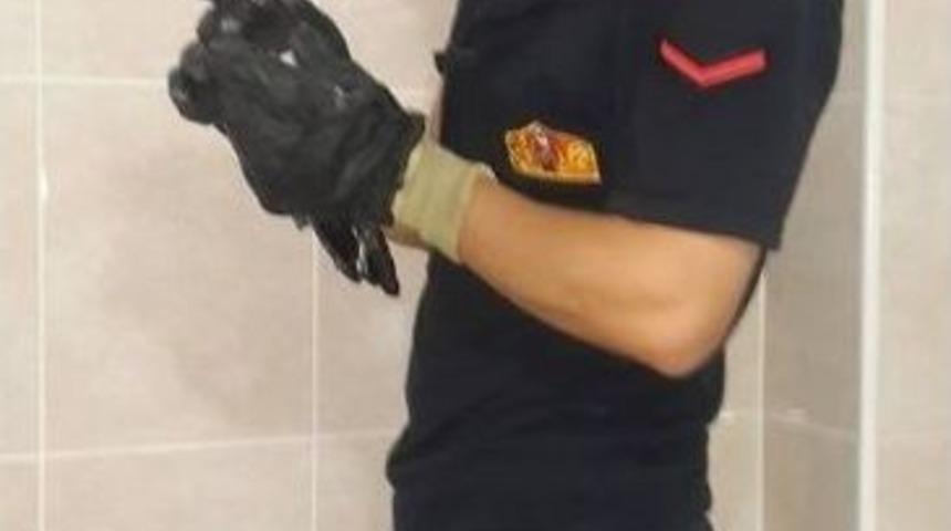 İtfaiye Ekipleri Karga Yavrusunu Kurtardı