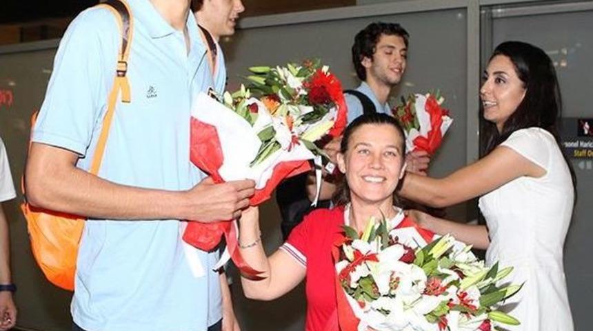 D&uuml;nya &Uuml;&ccedil;&uuml;nc&uuml;s&uuml; U19 Milli Basketbol Takımı Yurda D&ouml;nd&uuml;