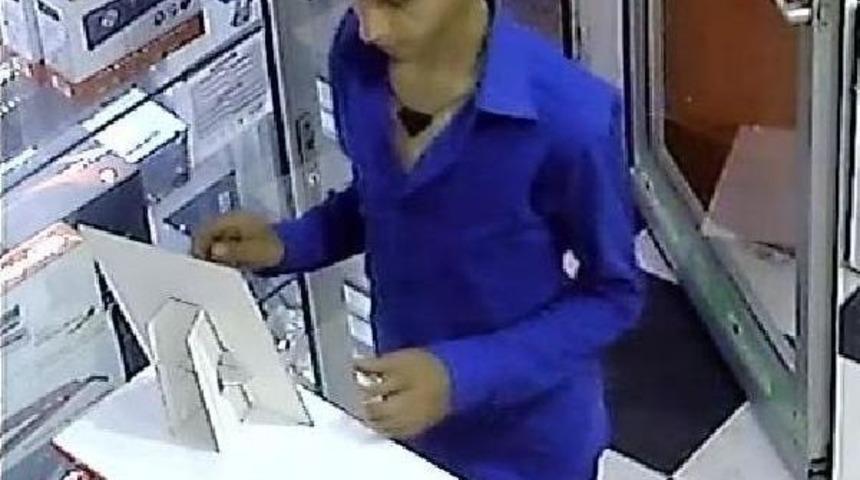 İki Işyerindeki Hırsızlık G&uuml;venlik Kamerasında