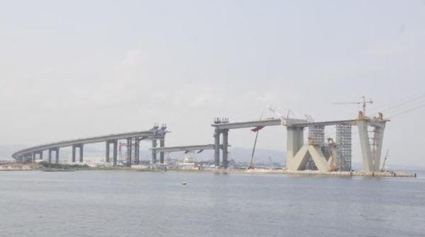 Mammoth Deck Mounted On İzmit Bay Bridge In Turkey