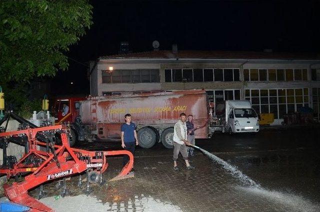 Darende Çarşısının Temizliğinde Gece Mesaisi