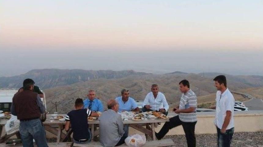 Nemrut&rsquo;ta Turistlerle İftar