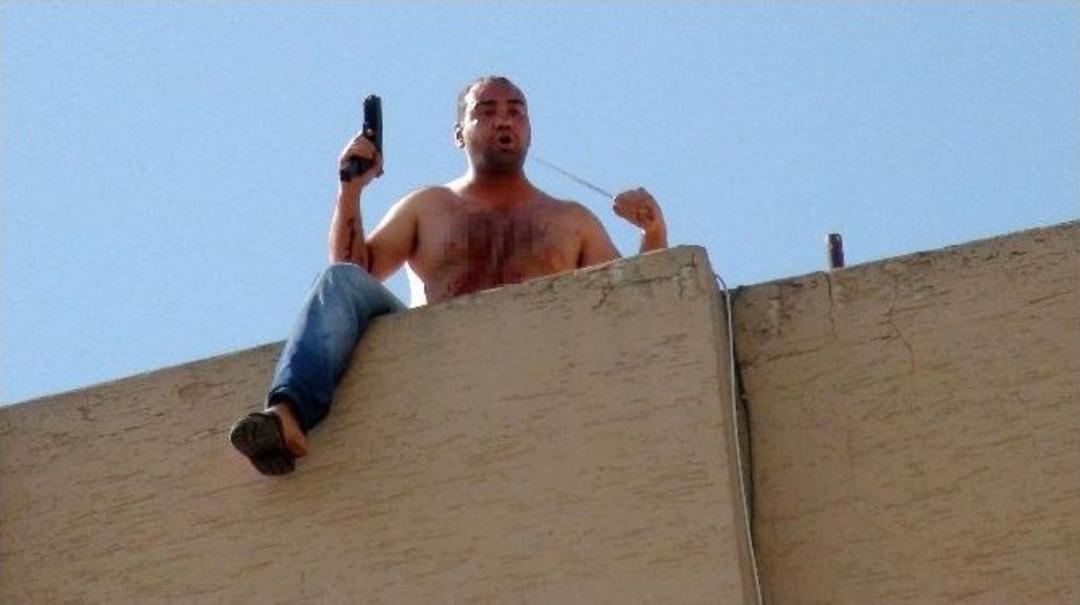 Uzun Namlulu Silahla Ve D&ouml;ner Bı&ccedil;ağıyla İntihar Girişimi