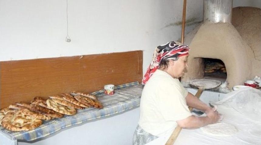 &Ccedil;ardak Ekmeği, İftar Ve Sahurların Vazge&ccedil;ilmezi Oldu