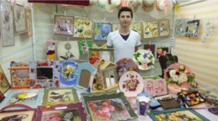 Annesi Yapıyor O Satıyor