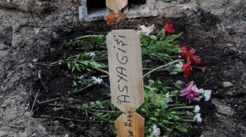 Boynuna Salıncak Ipi Dolanan 10 Aylık Asya Boğuldu (2)