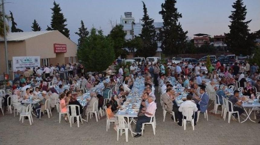 Şehzadeler Belediyesi İftar Sofrasını Karaoğlanlı Mahallesi&rsquo;nde Kurdu