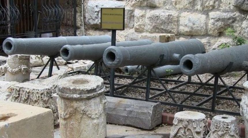 Boyanan Tarihi Toplar Zarar G&ouml;rmemiş