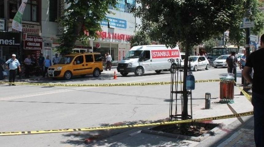 Husumetli Olduğu Kişiyi Bıçakladı