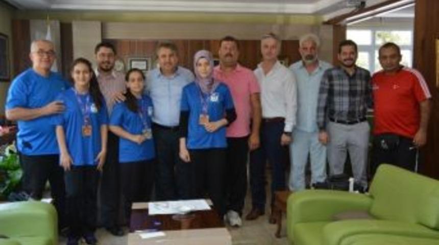 Başkan &Ccedil;er&ccedil;i Başarılı Sporcuları Ağırladı