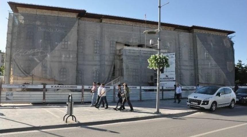 Kongre M&uuml;zesi&rsquo;nin Orijinal Resimli Brandası Kaldırılıyor
