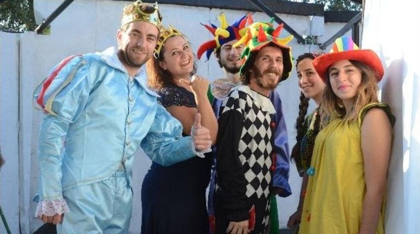 Kuşadası Belediyesi &Ccedil;ocuk Şenliği S&uuml;r&uuml;yor