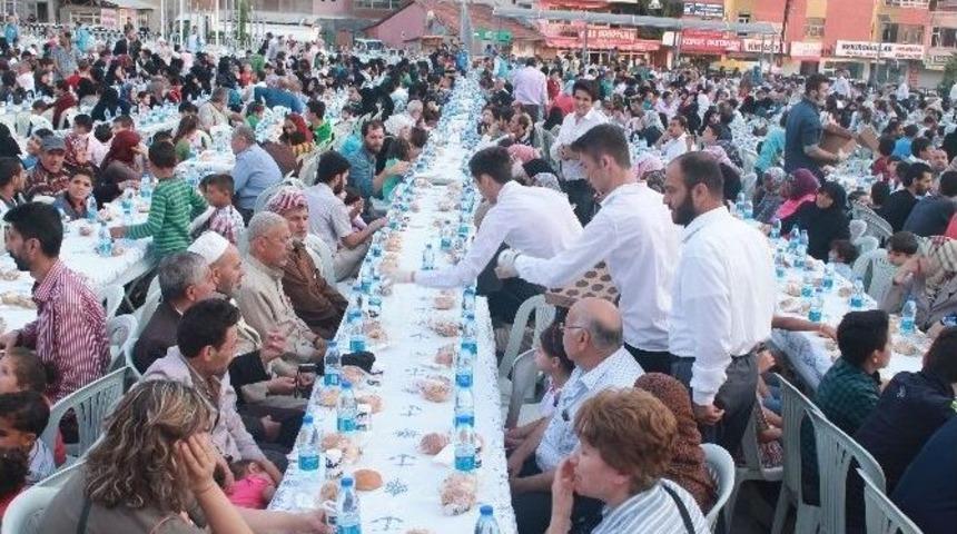 Diyanet İşleri Başkanlığı&rsquo;ndan 9 Bin Suriyeli&rsquo;ye İftar