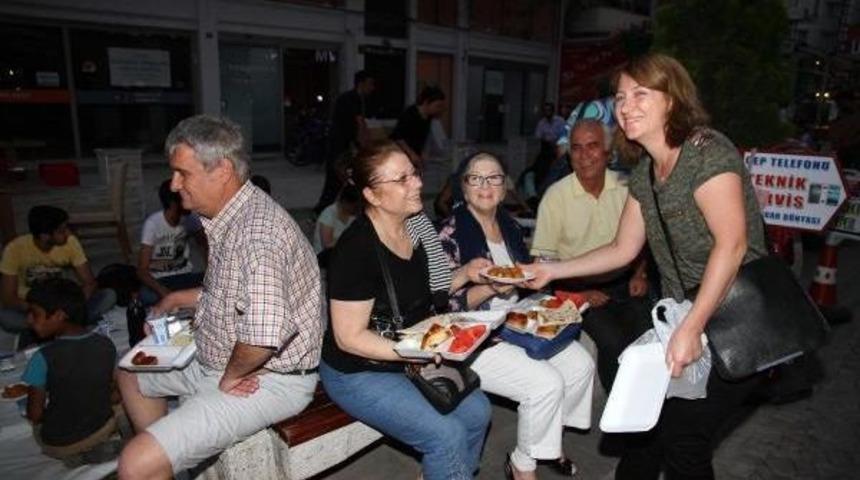 "yery&uuml;z&uuml; Sofrasında" Buluştular