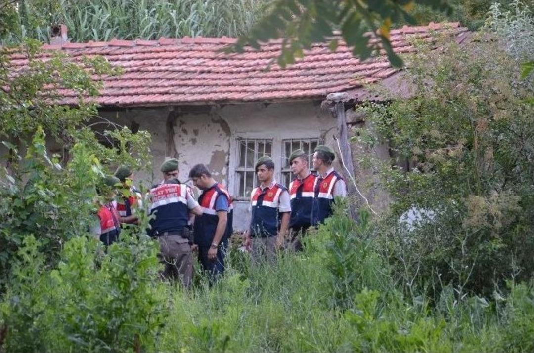 &Ouml;ld&uuml;rd&uuml;ğ&uuml; Kişinin Maaşını &Ccedil;ekerken Yakalandı