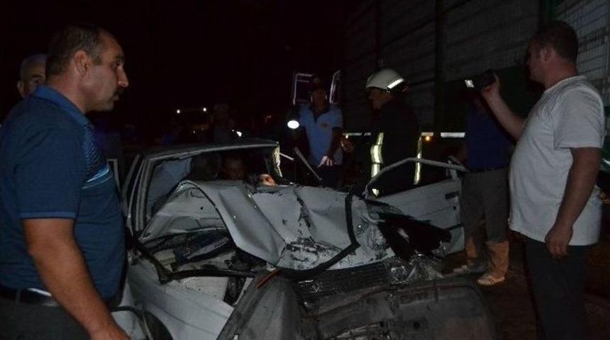 Tavuk Kamyonu Otomobille &Ccedil;arpıştı: 1 &Ouml;l&uuml;