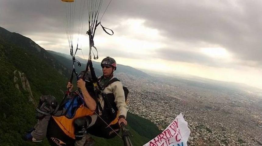 (&ouml;zel Haber) &Ccedil;in&rsquo;e Bir Protesto Da 800 Metre Y&uuml;kseklikte Geldi