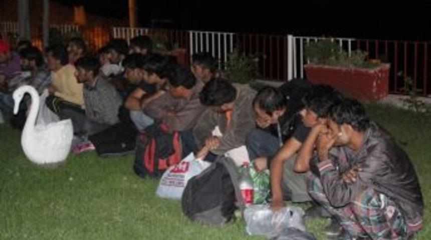 &Ccedil;anakkale&rsquo;de 1 Haftada 697 G&ouml;&ccedil;men Yakalandı