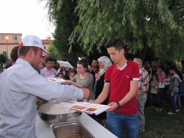 Hisarcık Belediyesi’nden Mahalle İftarı