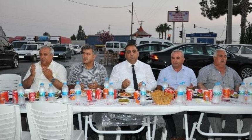 Başkan Can Kamyoncu Esnafıyla Orucunu A&ccedil;tı