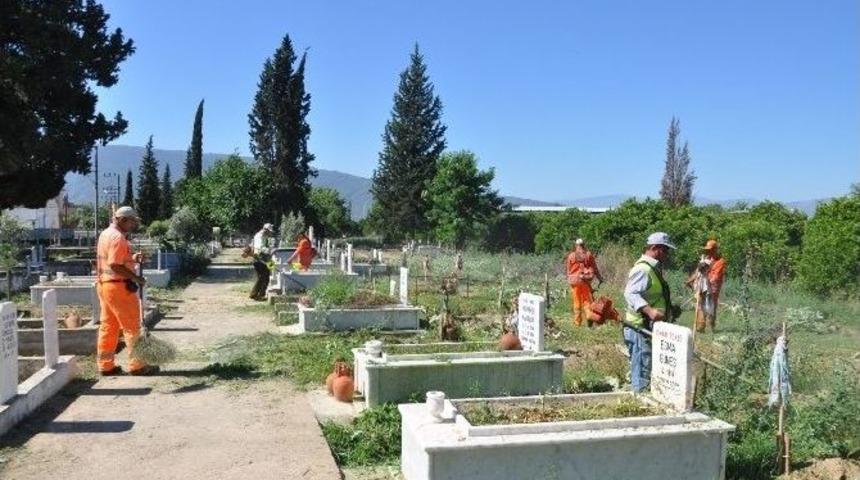 Nazilli&rsquo;de Mezarlıklar Ramazan Bayramına Hazır