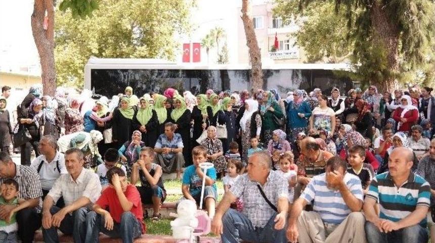 Silifke&rsquo;de 43 Kişi Dualarla Umreye Uğurlandı