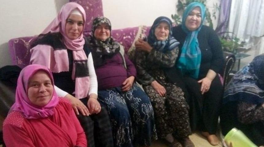 Hatice &Ouml;zgevrek: Geleneklerimize Sahip &Ccedil;ıkalım