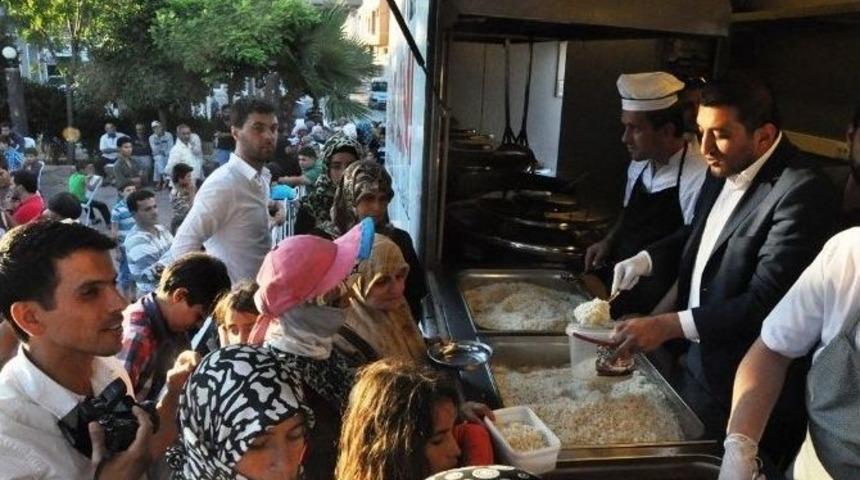 Reyhanlı&rsquo;da 2500 Kişiye İftar Yemeği