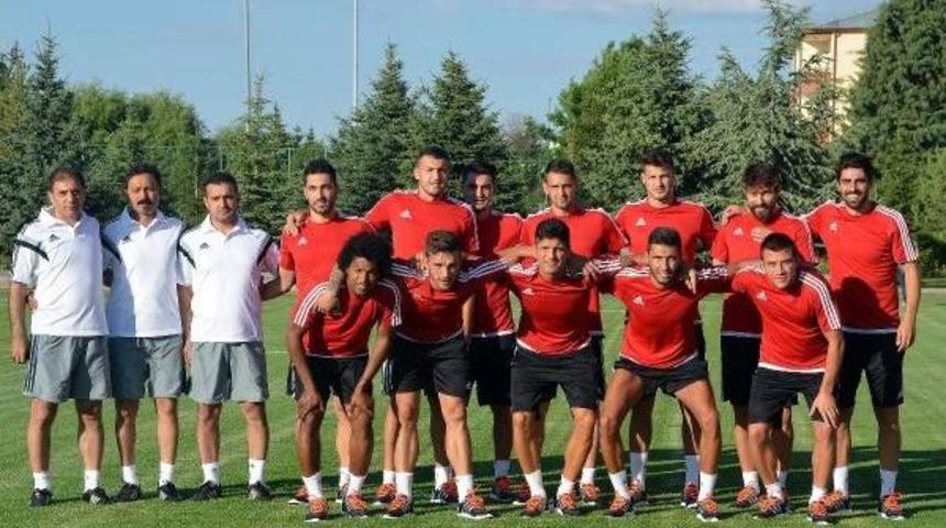 Kayserispor&rsquo;Da 12 Futbolcuyla Sezon A&ccedil;ılışı
