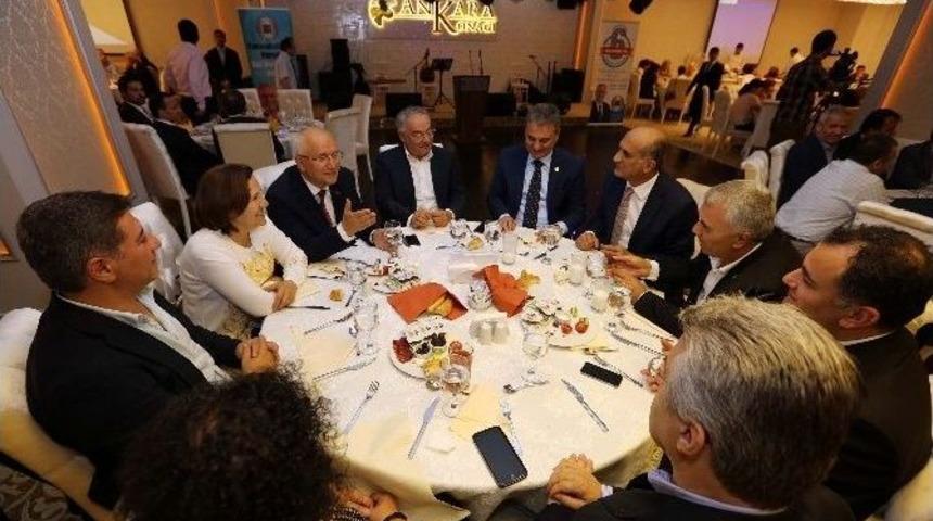 Yenimahalle Belediye Başkanı Yaşar, Chp’li Yöneticilerle İlçenin İleri Gelenlerini İftarda Buluşturdu