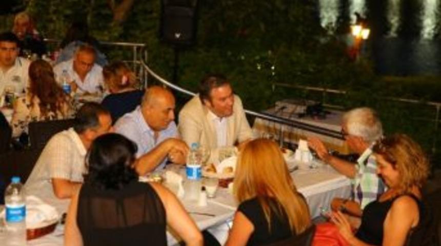 Buca Belediyesi’nden Muhtarlara İftar