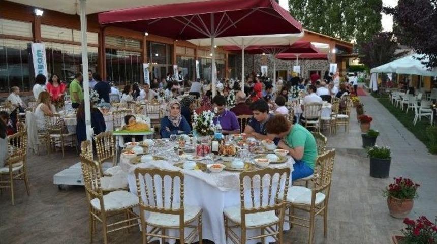 D&uuml;nyam Hastanesi Personeli İftarda Buluştu