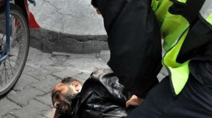 Sevgilisini Bı&ccedil;aklayan Kadına 3 Yıl 9 Ay Hapis Cezası