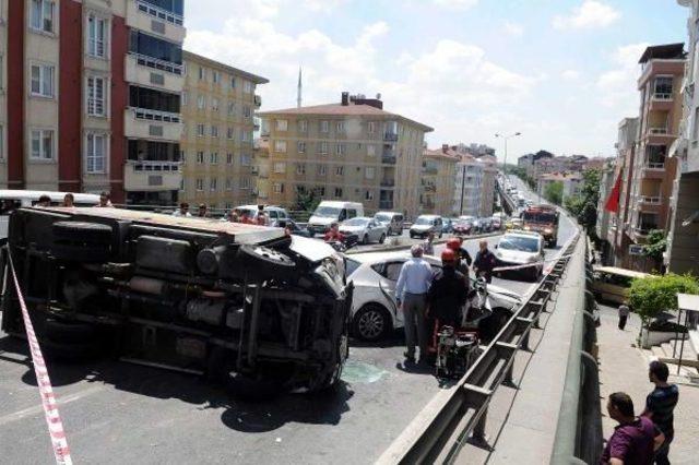 U Dönüşü Kazası: 2'si Kadın 3 Kişi Yaralandı