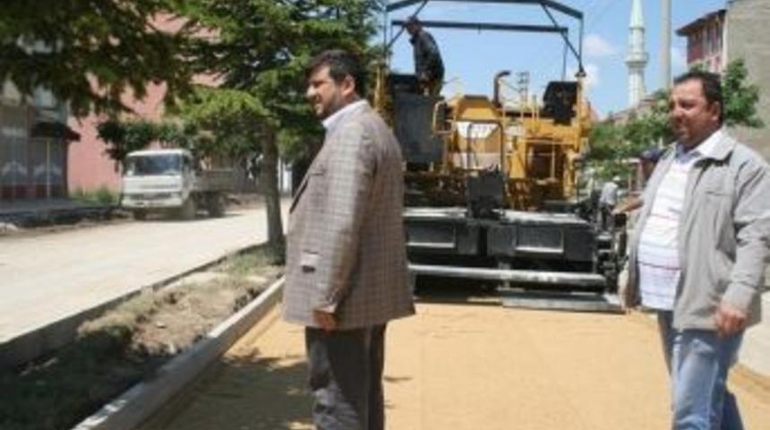 Bolvadin&rsquo;de Yol Yapım &Ccedil;alışmaları Devam Ediyor